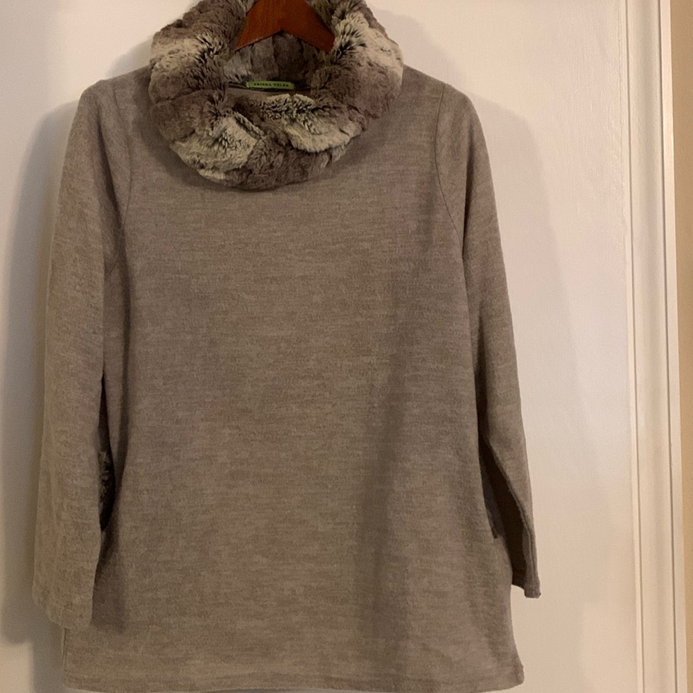 Trisha Tyler, women’s knit top size M